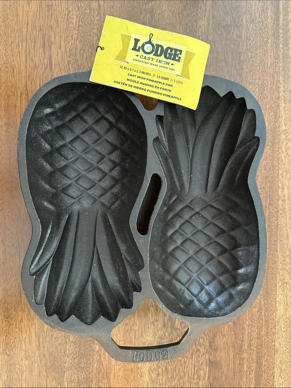 Lodge Cast Iron Pineapple Pan - Black